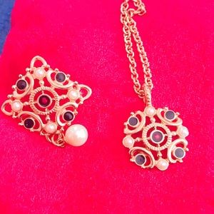 NWOT Gorgeous set of Necklace and Brooch